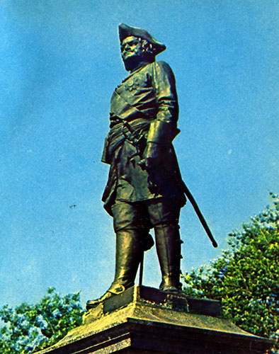 Памятник основателю Таганрога Петру I. Скульптор М. М. Антокольский