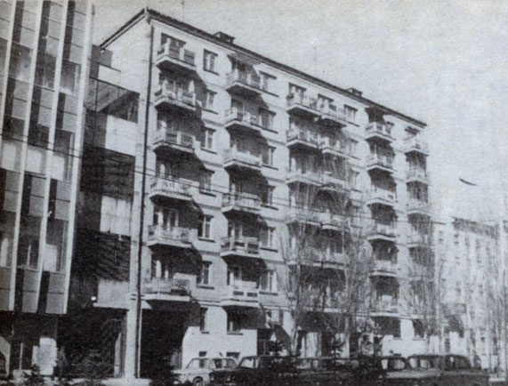 11. Дом, в котором с 1969 по 1984 г. жил и работал писатель М. А. Андреасов 