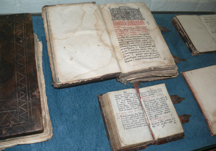 Богослужебные книги в музее станицы Старочеркасской. Фото Е. Абидовой