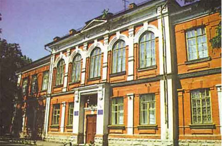 Здание гимназии (сейчас школа)